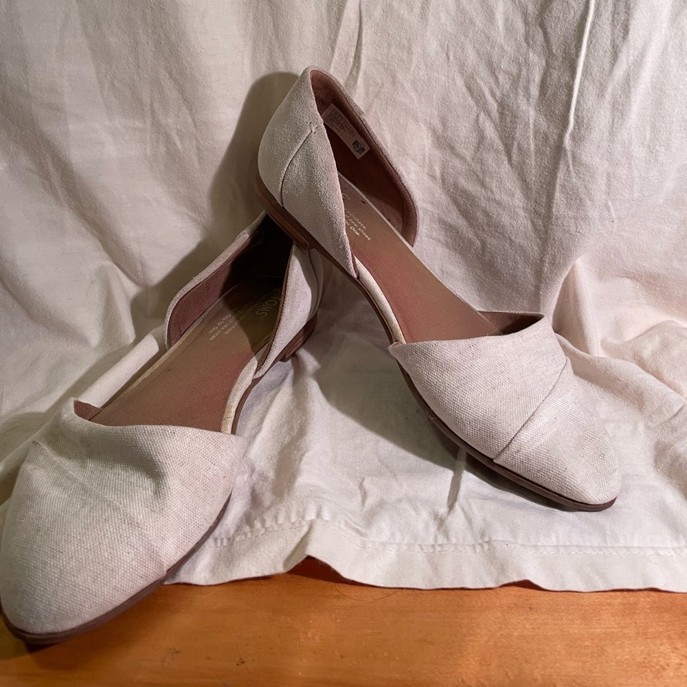 TOMS cream flats - size 10